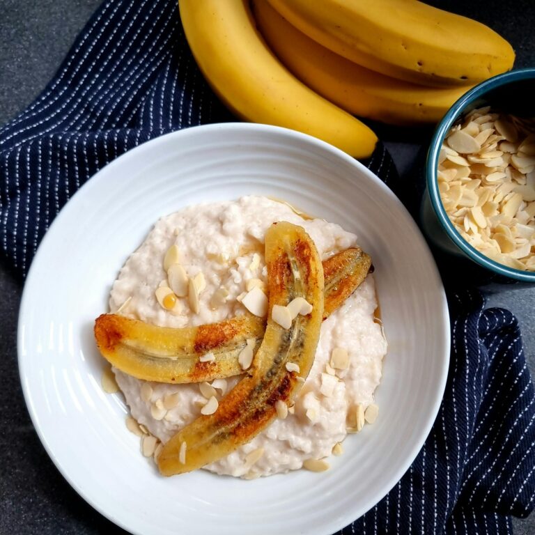 A delicious plate of banana almond oatmeal, ideal for a fresh breakfast.